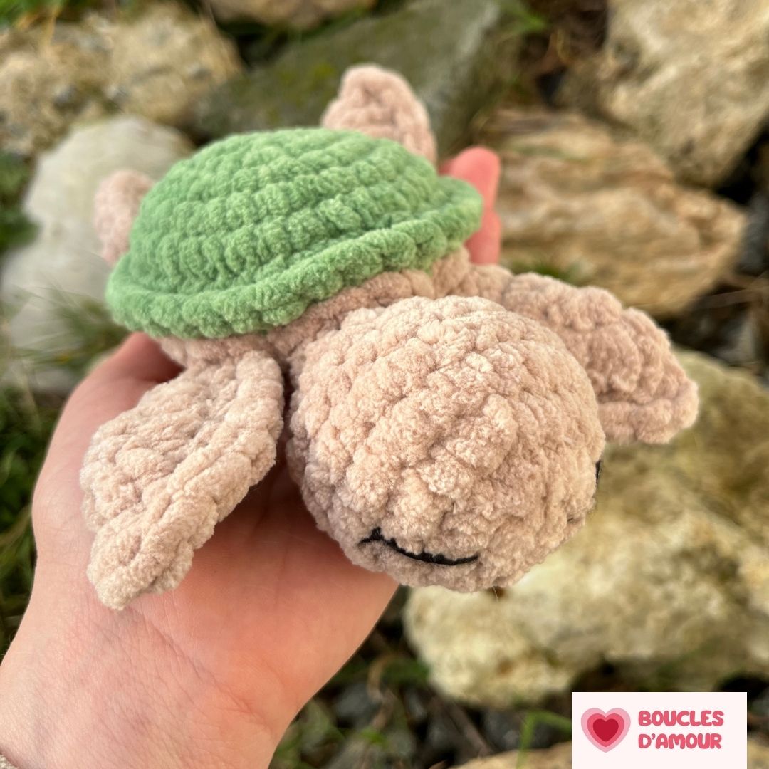 Tortue de mer beige et vert